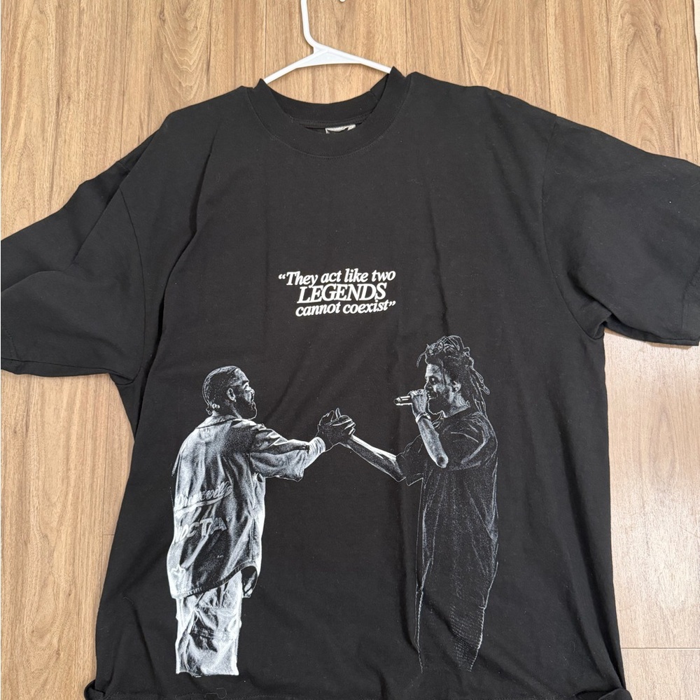 Black Graphic Short-Sleeve Men's Tee with Front Print